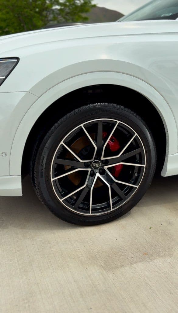 Gallery photos for Ceramic Coating and Wheel Detailing for Audi Q8: Image #2